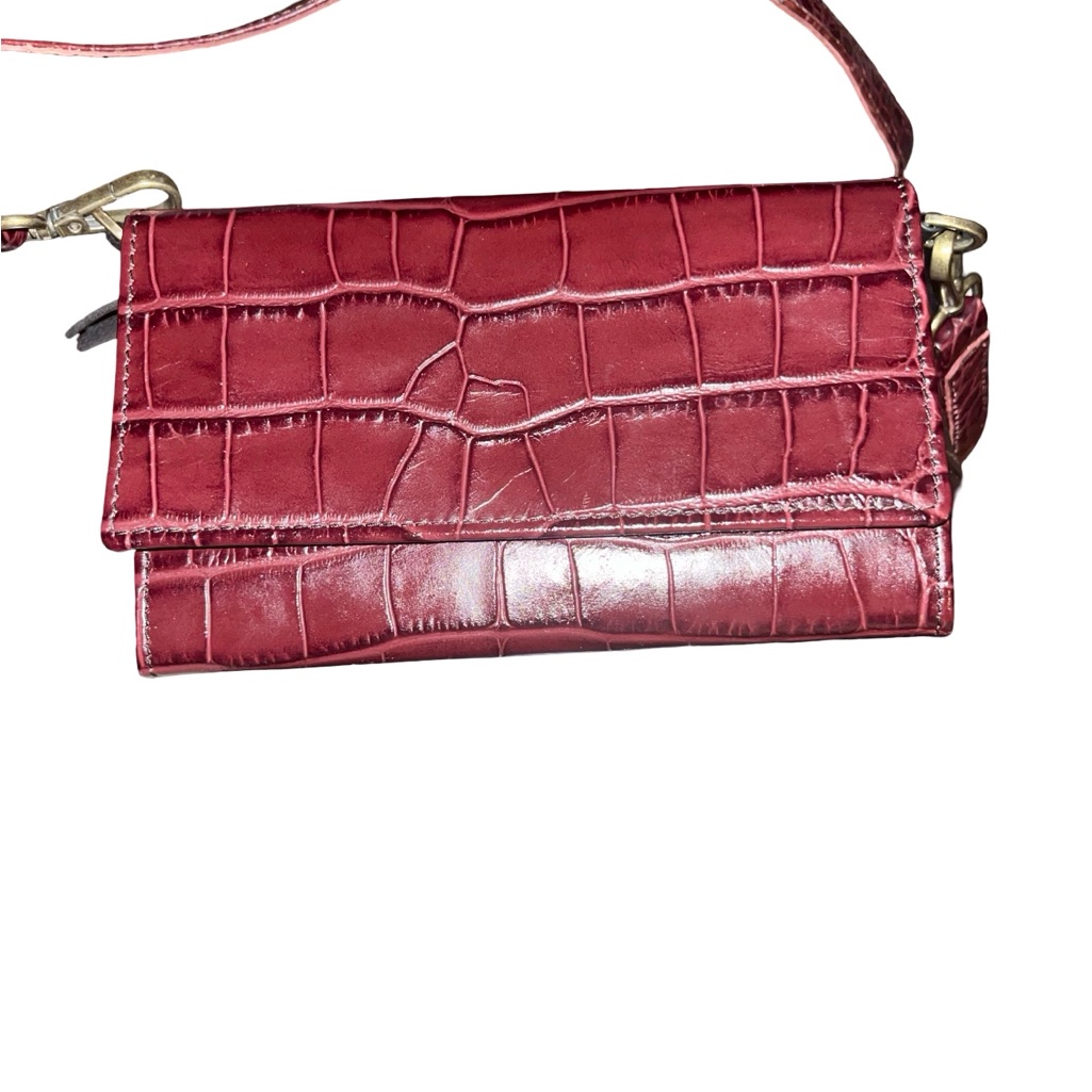 Elegant Red Croc-Embossed Women's Bag